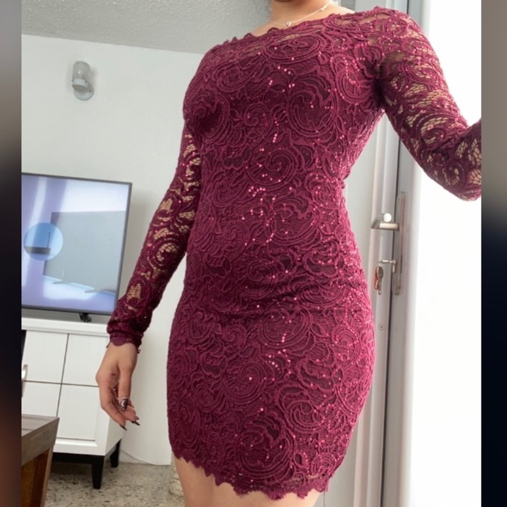 measures a margo of 33 and waist 12